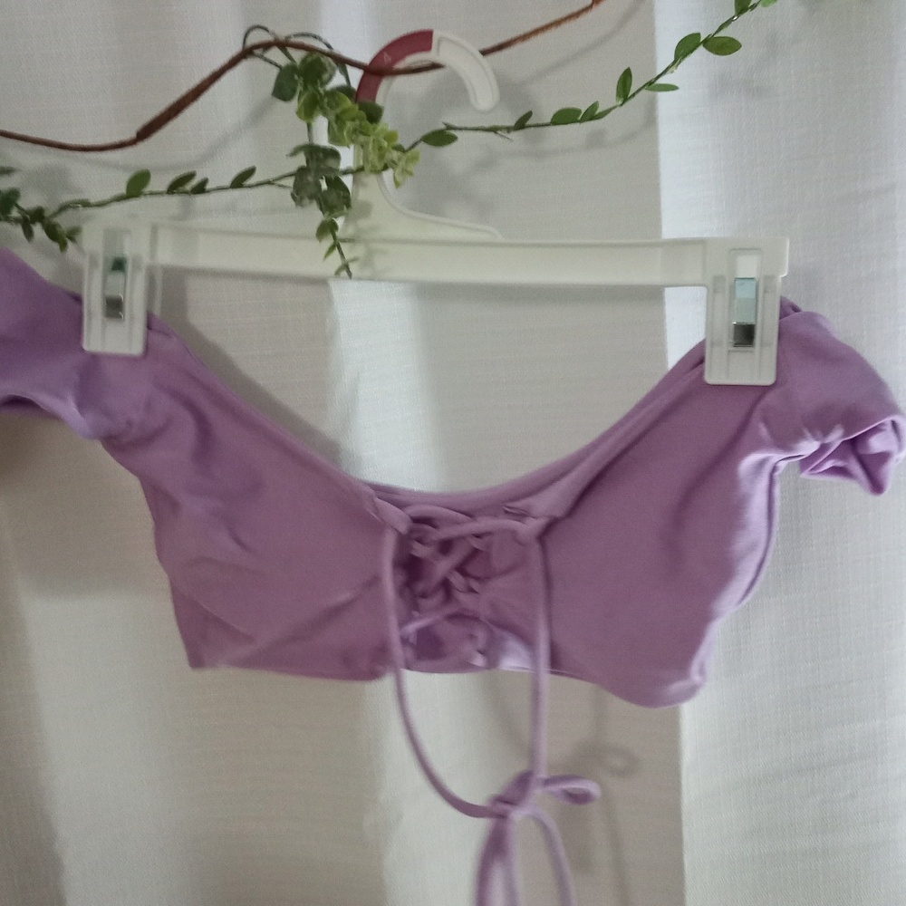 Lali and Layla top